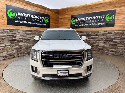 Used 2023 GMC Yukon SLT w/ SLT Premium Package AWD/4WD image 2