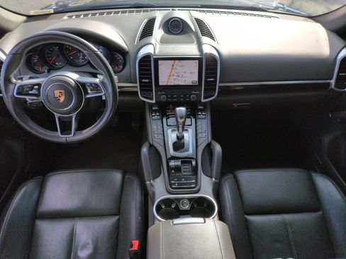 Used 2017 Porsche Cayenne Platinum Edition image 28
