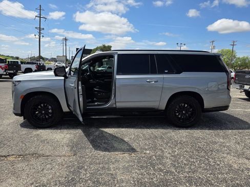 Used 2023 Cadillac Escalade ESV Sport Platinum AWD/4WD image 9