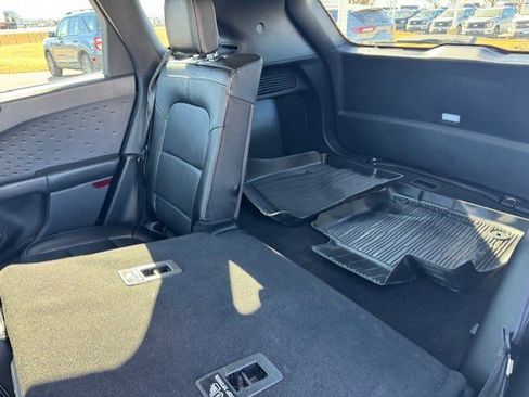 Used 2020 Ford Escape Titanium image 28