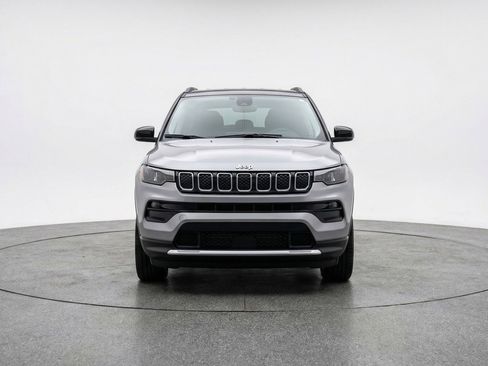 Used 2025 Jeep Compass Limited AWD/4WD image 2