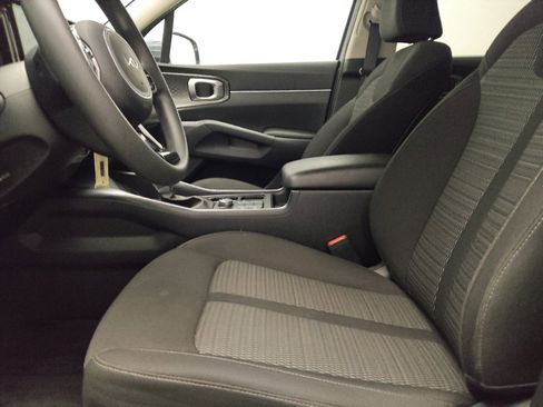Used 2023 Kia Sorento LX FWD image 17