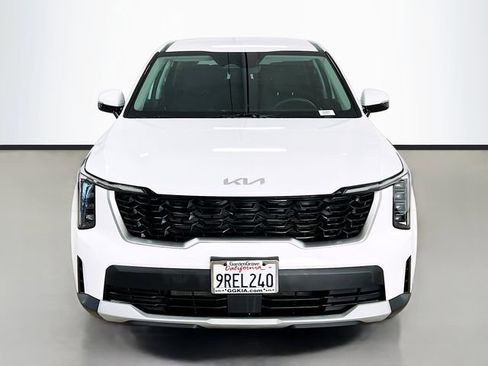 Certified 2024 Kia Sorento LX image 2