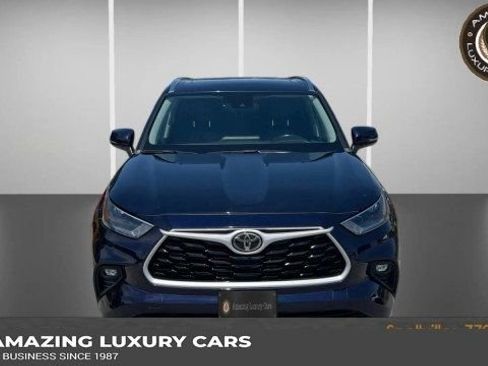Used 2021 Toyota Highlander XLE AWD/4WD image 1