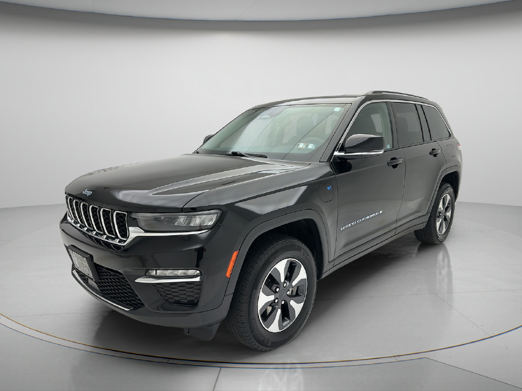 Used 2023 Jeep Grand Cherokee 4WD 4xe image 3