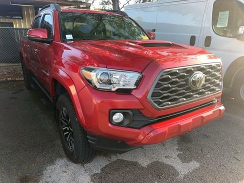 Used 2022 Toyota Tacoma TRD Sport w/ Technology Package image 3