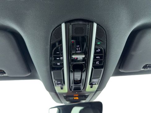 Used 2023 Porsche Cayenne AWD/4WD image 32