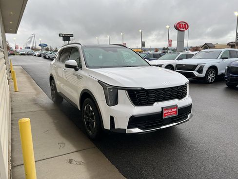 New 2026 Kia Sorento S image 3