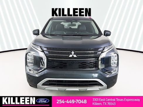 Used 2024 Mitsubishi Outlander AWD image 2