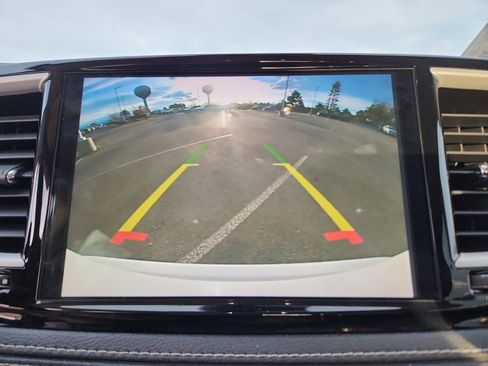 Used 2022 Chrysler Pacifica Touring-L image 30