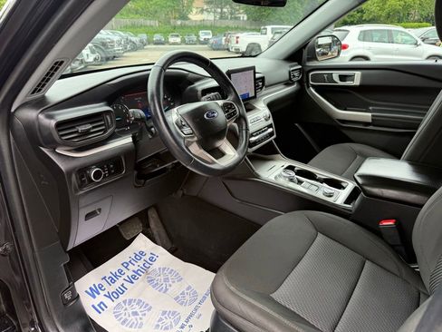 Used 2023 Ford Explorer XLT AWD/4WD image 19