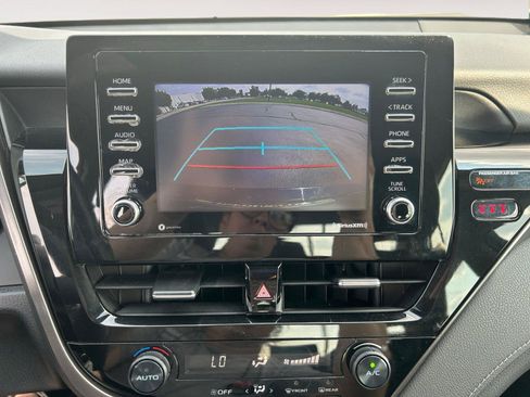 Used 2021 Toyota Camry SE FWD image 14