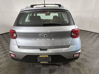 Used 2023 Hyundai Venue SEL FWD video 3
