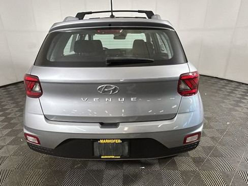 Used 2023 Hyundai Venue SEL FWD image 3