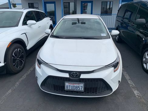 Used 2021 Toyota Corolla LE w/ Carpet Mat Package (TMS) FWD image 3