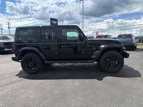 Used 2021 Jeep Wrangler Unlimited Sahara AWD/4WD image 8