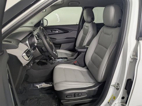 Used 2021 Chevrolet TrailBlazer LT w/ Premium Seating Package image 12