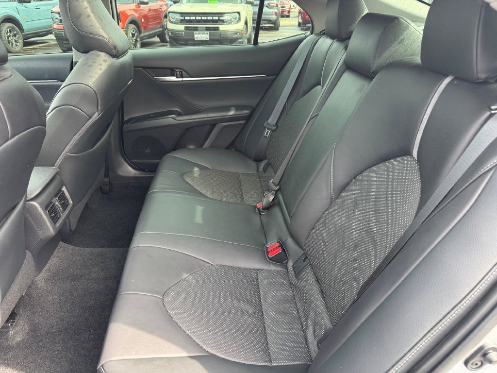 Used 2019 Toyota Camry XSE FWD image 9