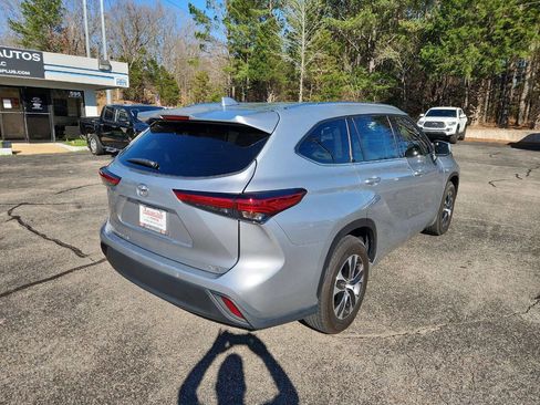 Used 2021 Toyota Highlander XLE image 9