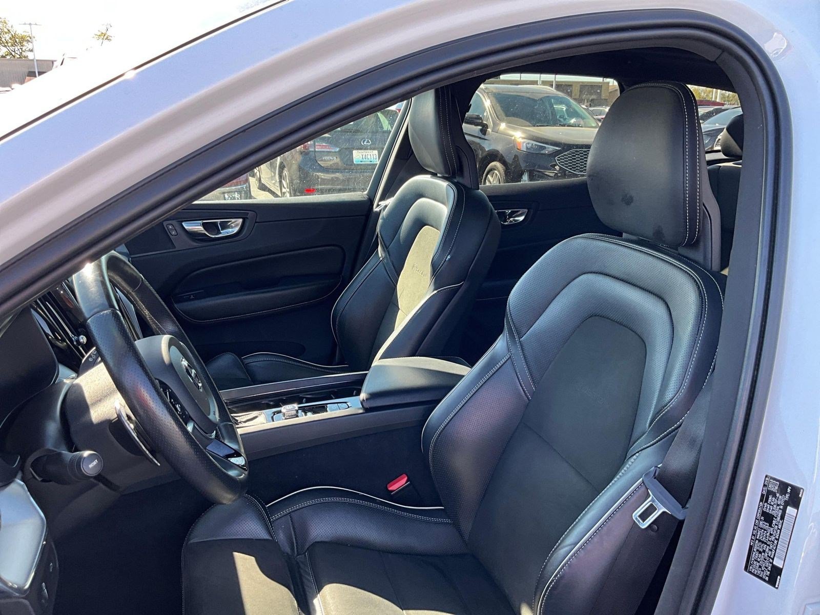 Used 2018 Volvo XC60 T5 R-Design w/ Convenience Package AWD/4WD image 19