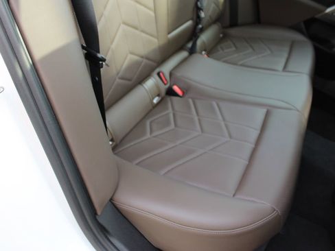 Used 2024 BMW 530i xDrive w/ Executive Package image 27