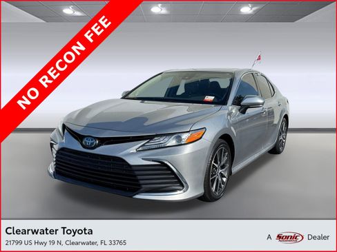 Certified 2022 Toyota Camry XLE image 1