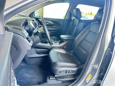 Used 2024 GMC Terrain SLT image 36