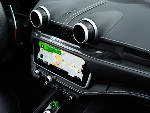 Used 2019 Ferrari Portofino image 35