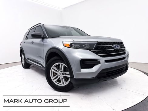 Used 2020 Ford Explorer XLT image 1