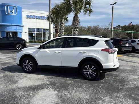 Used 2017 Toyota RAV4 LE image 10