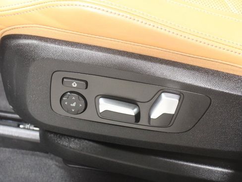 Used 2025 BMW X5 xDrive40i w/ M Sport Package AWD/4WD image 30