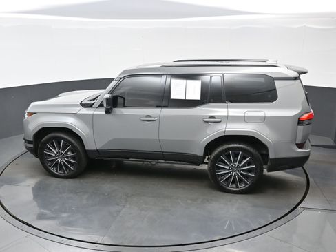 Used 2025 Lexus GX 550 w/ Accessory Package (2T) AWD/4WD image 36
