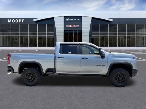Used 2024 Chevrolet Silverado 2500 ZR2 AWD/4WD image 2