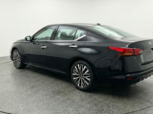 Used 2025 Nissan Altima 2.5 SV FWD image 6