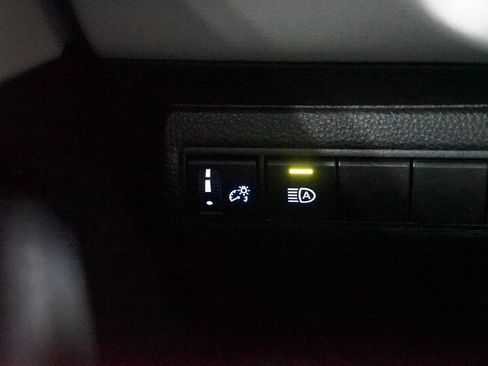 Used 2021 Toyota Corolla L image 21