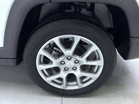 Used 2024 Jeep Compass Latitude AWD/4WD image 22