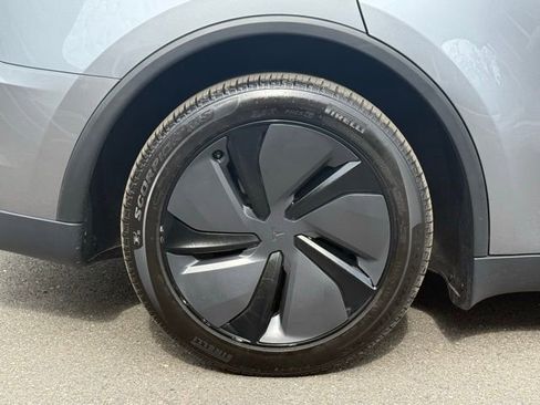Used 2026 Tesla Model Y Long Range AWD/4WD image 19