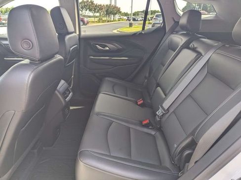 Used 2024 GMC Terrain SLT w/ Infotainment Package II FWD image 8