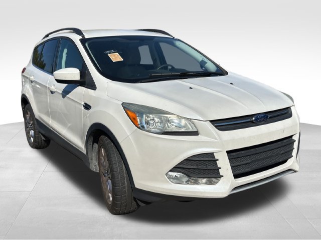 Used 2016 Ford Escape SE w/ SE Leather Comfort Package FWD image 2