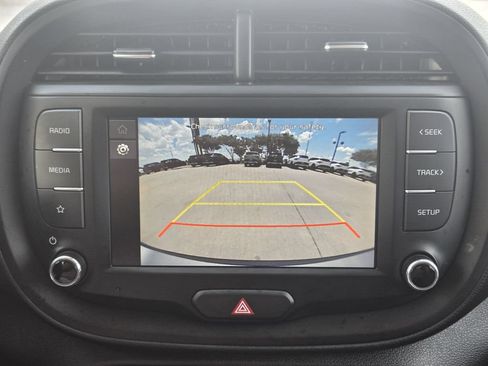 Used 2025 Kia Soul LX w/ LX Technology Package FWD image 7