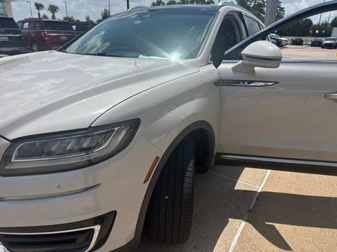 Used 2019 Lincoln Nautilus Reserve w/ Driver Assistance Package FWD image 3