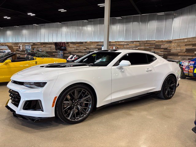 Used 2021 Chevrolet Camaro ZL1 RWD image 9