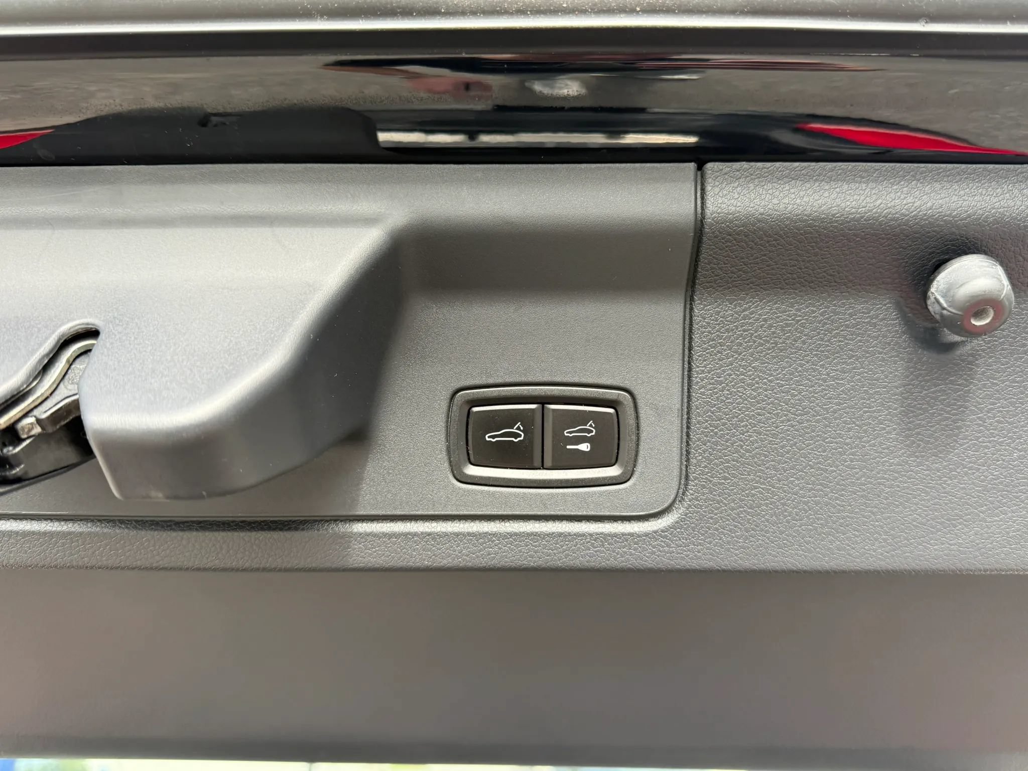 Used 2015 Porsche Panamera 4 AWD/4WD image 21