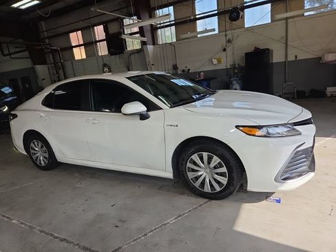 Used 2021 Toyota Camry LE FWD image 3