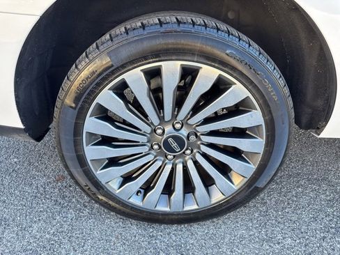 Used 2019 Lincoln Navigator Reserve image 11