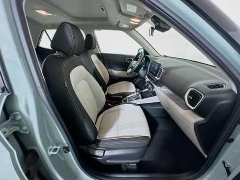 Used 2025 Hyundai Venue SEL FWD image 32