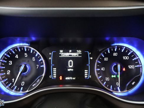 Used 2024 Chrysler Voyager LX image 15