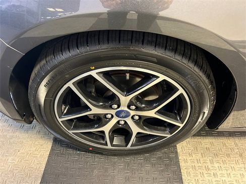 Used 2017 Ford Focus SEL w/ Cold Weather Package image 8