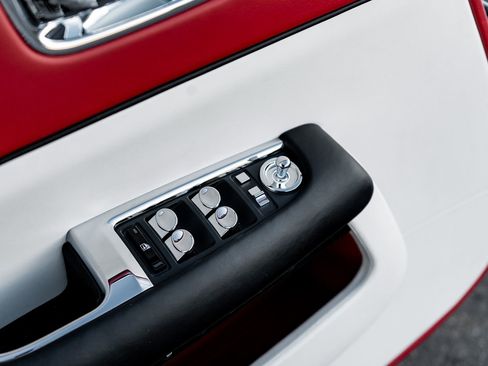 Used 2017 Rolls-Royce Dawn image 27