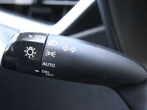 Used 2022 Toyota Corolla LE FWD image 29